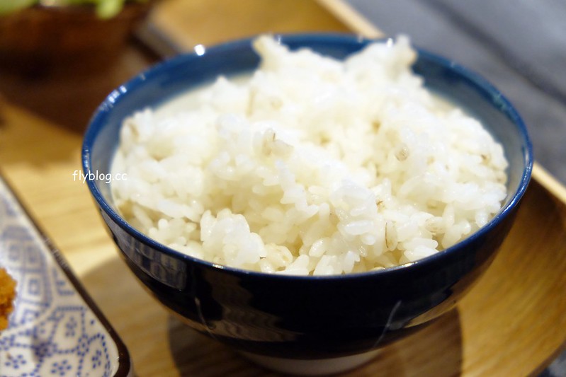 乍牛．王品炸牛排專賣┃台中西屯：牛排也可以用炸的，自已DIY調整熟度，還有台中店每次限定A5和牛，新光三越百貨10樓美食 @飛天璇的口袋