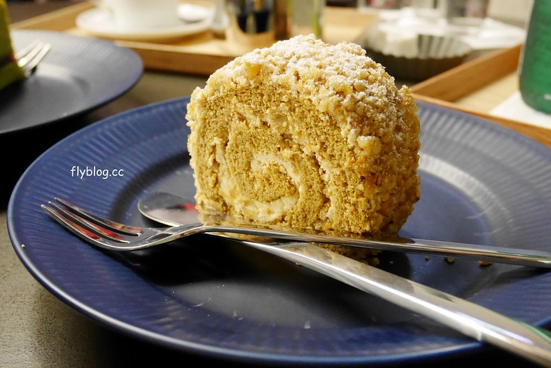 台南安平｜深藍咖啡館旗艦店．台南LV級的千層蛋糕，清水模建築打造精品旗艦店 @飛天璇的口袋