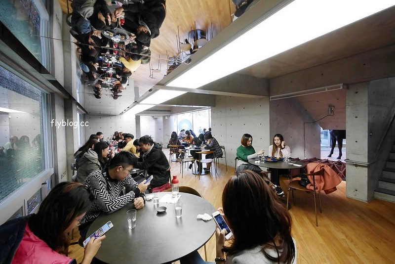 台南安平｜深藍咖啡館旗艦店．台南LV級的千層蛋糕，清水模建築打造精品旗艦店 @飛天璇的口袋