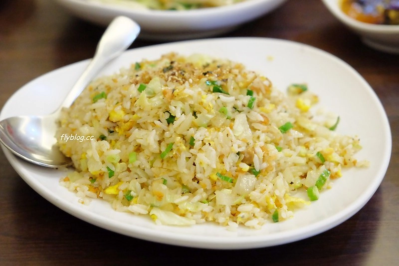 【台中西區】饕之鄉李姐的店：有平價鼎泰豐美喻的小籠包，蔥油餅和鮭魚炒飯也推薦 @飛天璇的口袋