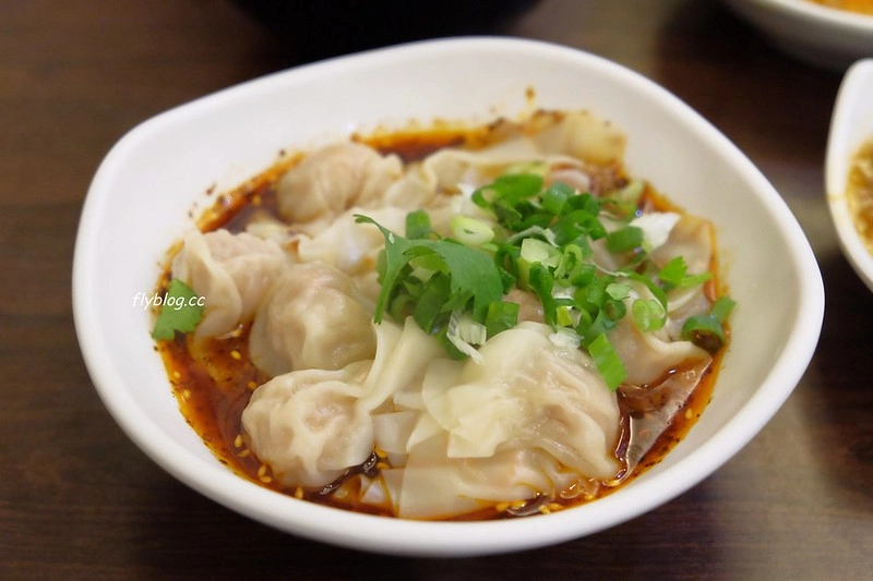 【台中西區】饕之鄉李姐的店：有平價鼎泰豐美喻的小籠包，蔥油餅和鮭魚炒飯也推薦 @飛天璇的口袋