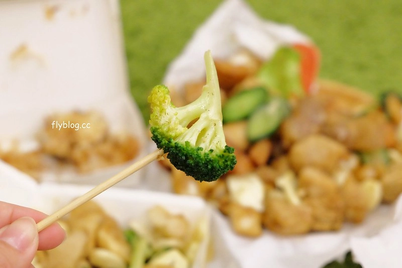 台中北屯｜港式鹹酥雞．特殊醬料香氣十足不膩口，還有隱藏版的和風炸皮蛋 @飛天璇的口袋