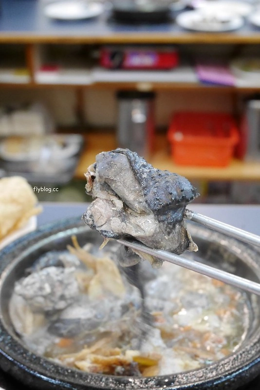 台中西區｜阿里郎迷你火鍋．超過30顆蛤蠣的蒜頭雞超推，還有饕客必點的燒酒雞 @飛天璇的口袋