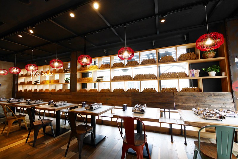 初念火鍋┃台中南屯：宛如咖啡館的漂亮火鍋店，使用天然健康的食材，湯頭有7種不同選擇，推薦手工麵紮實有Q勁 @飛天璇的口袋