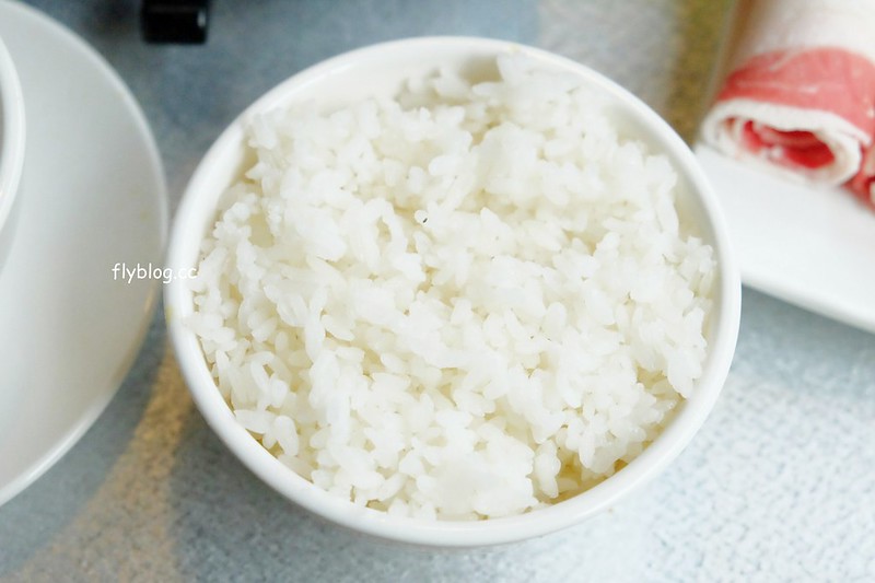 初念火鍋┃台中南屯：宛如咖啡館的漂亮火鍋店，使用天然健康的食材，湯頭有7種不同選擇，推薦手工麵紮實有Q勁 @飛天璇的口袋