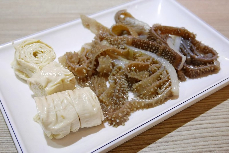 台中西屯｜滿堂紅頂級麻辣鴛鴦鍋｜599元以上麻辣火鍋吃到飽，牛小排、哈根達斯和可口可樂無限取用 @飛天璇的口袋