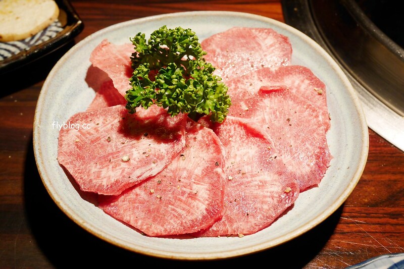 脂板前炭火燒肉｜台中米其林餐盤推薦台中燒肉，濃濃日式氛圍的燒肉店 @飛天璇的口袋