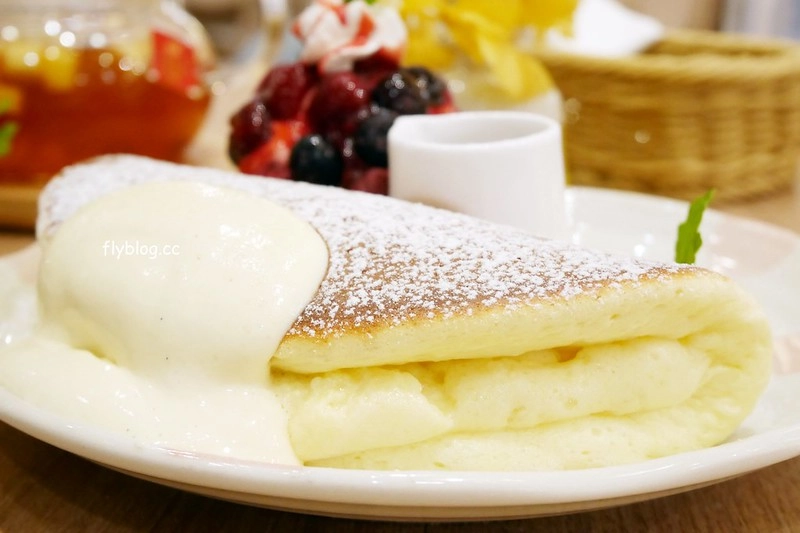 台中西屯｜Woosa 屋莎洋食鬆餅屋 台中遠百店．輕如雲朵有入棉花糖的鬆餅，義大利麵的表現也不錯 @飛天璇的口袋