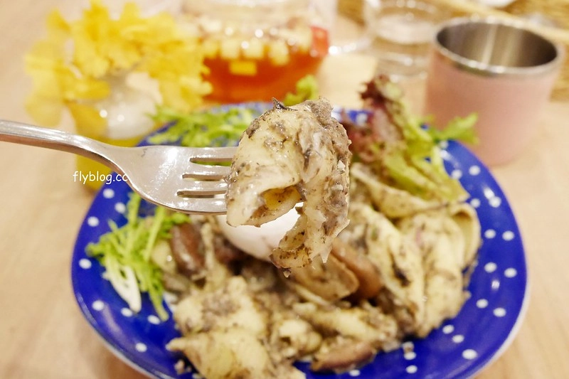 台中西屯｜Woosa 屋莎洋食鬆餅屋 台中遠百店．輕如雲朵有入棉花糖的鬆餅，義大利麵的表現也不錯 @飛天璇的口袋