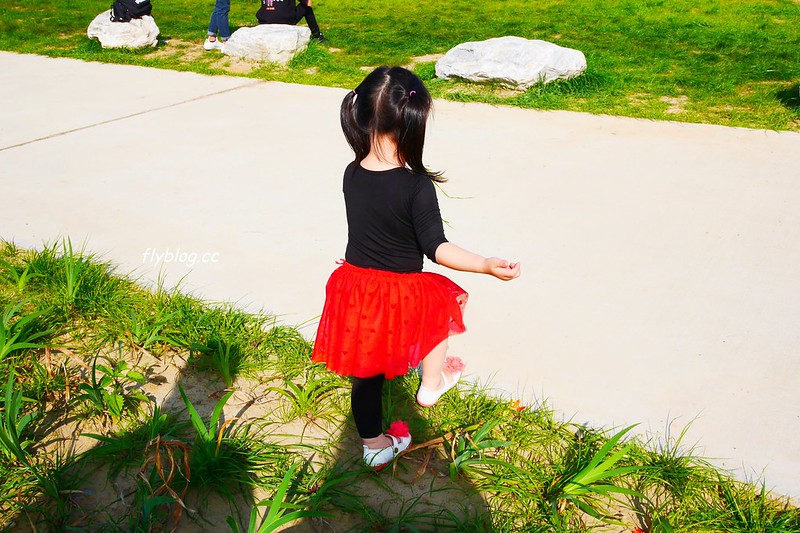 筏子溪迎賓水岸廊道┃台中南屯：台中美麗新地標，4公尺高的TAICHUN字體，台中IG超夯打卡新景點 @飛天璇的口袋