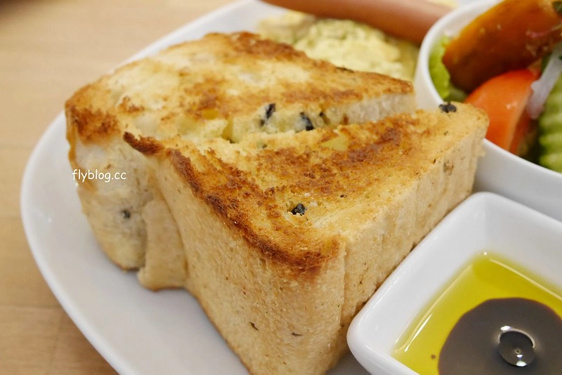 台中西區｜目覺咖啡三店．精明商圈優質咖啡館，個人心中台中第一名的早午餐 @飛天璇的口袋