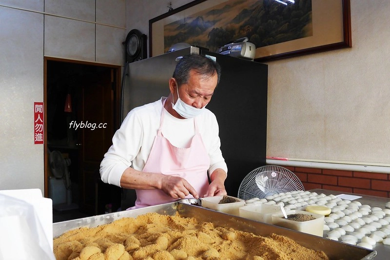 台中西屯|李記草屯麻糬.台中最老字號的麻糬店,層層包裏的好滋味 @飛天璇的口袋