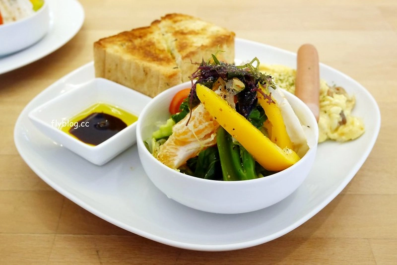 台中西區｜目覺咖啡三店．精明商圈優質咖啡館，個人心中台中第一名的早午餐 @飛天璇的口袋