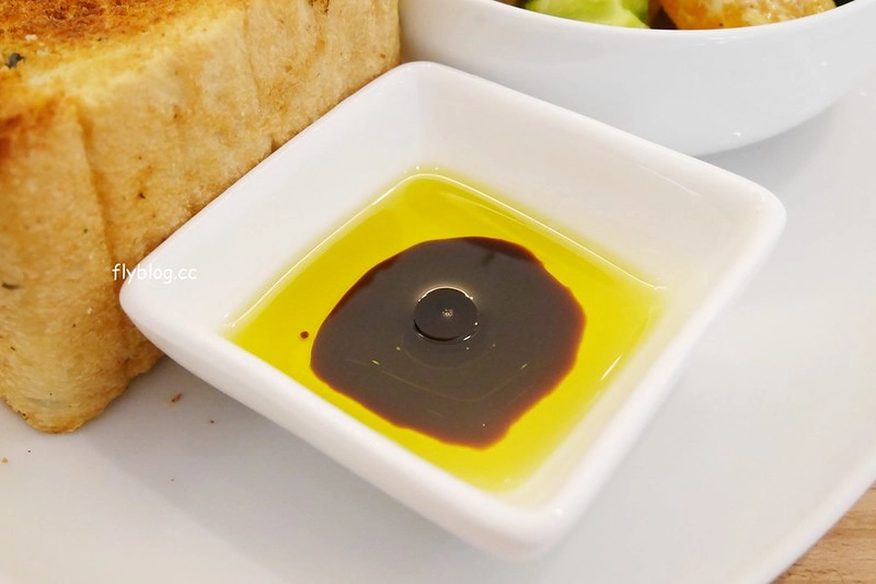 台中西區｜目覺咖啡三店．精明商圈優質咖啡館，個人心中台中第一名的早午餐 @飛天璇的口袋