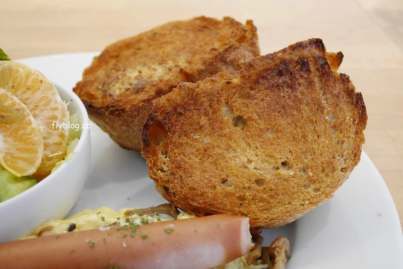 台中西區｜目覺咖啡三店．精明商圈優質咖啡館，個人心中台中第一名的早午餐 @飛天璇的口袋