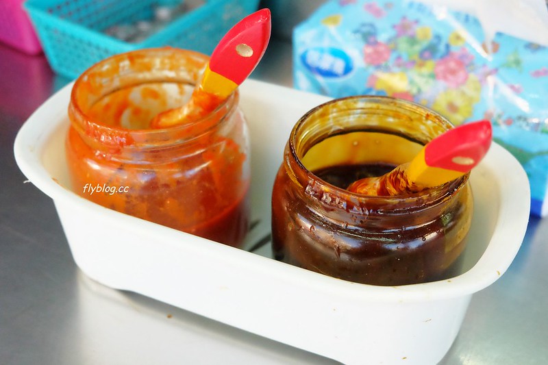 台中大甲｜宜吉九層塔粉蔥餅．大甲台灣銀行前藍色發財車，一天只賣5個小時售完為止 @飛天璇的口袋