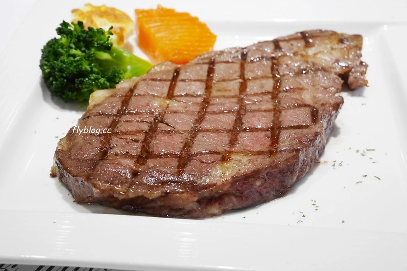 統領創意牛排館┃台中北區：傳統又有歷史的牛排館，餐點很老派卻很實在，$1680就有日本A5鹿兒島和牛 @飛天璇的口袋