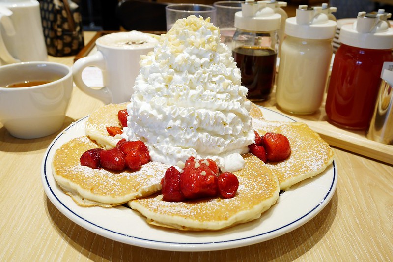 【日本三重】Eggs ‘n Things~從夏威夷來的超人氣奶油山鬆餅，螞蟻族排隊也一定要吃的甜點，三重長島outlet也可以吃的到 @飛天璇的口袋