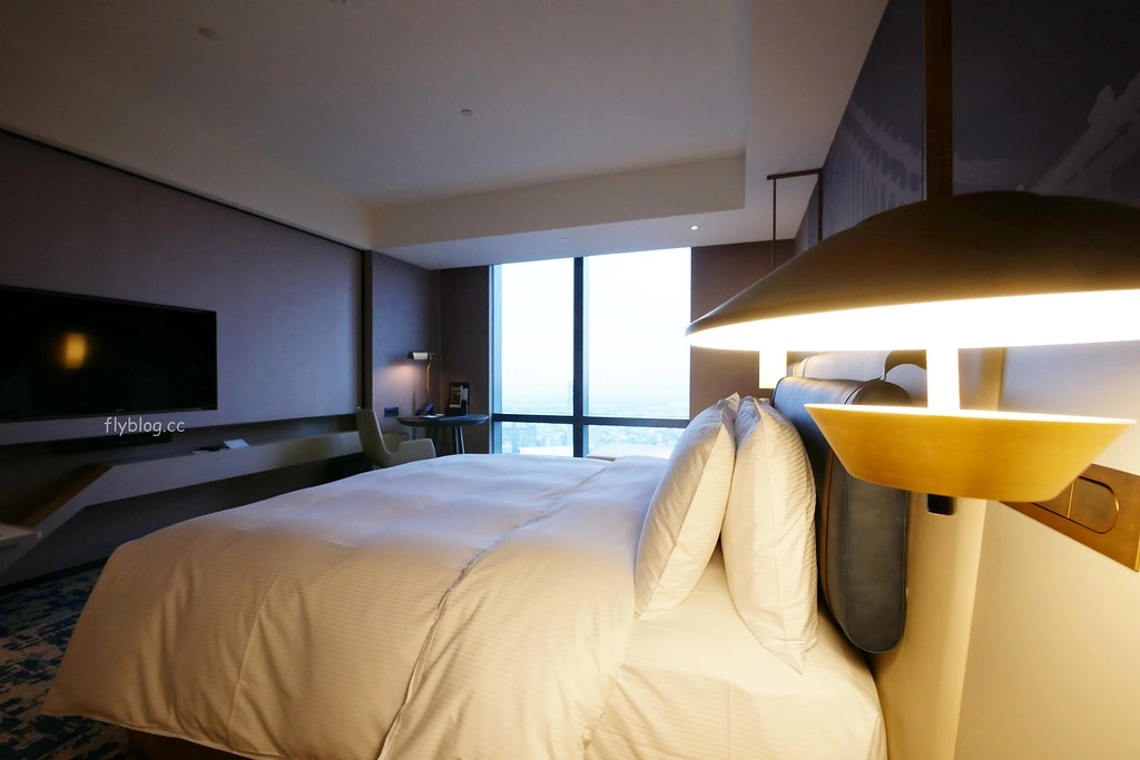 台北新板希爾頓酒店 Hilton Taipei Sinban｜台灣的版金沙酒店，無邊際游泳池，每間房間都有景觀落地窗 @飛天璇的口袋