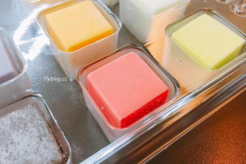 彩虹方塊起司．Rainbow Cube Cheese┃全家便利商店Family Mart限定，韓國原裝進口彩虹方塊，9種口味色彩繽紛 @飛天璇的口袋