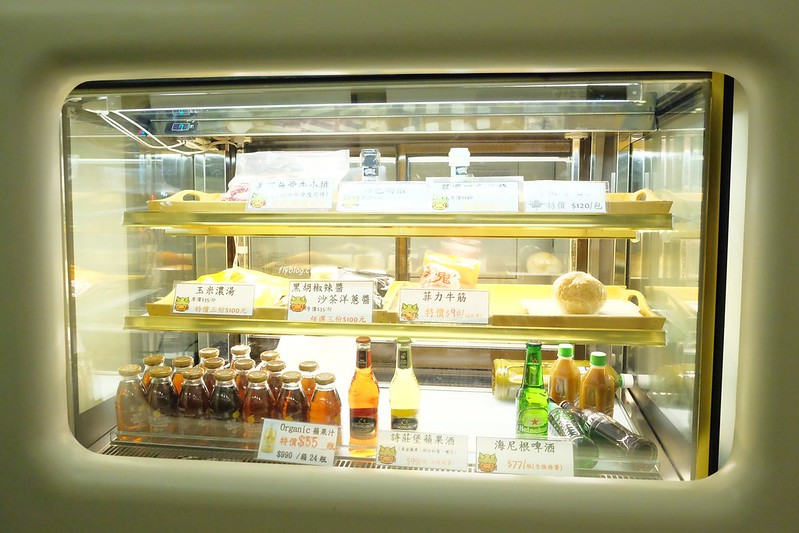 赤鬼牛排@台灣大道店┃台中西區：全新純白店面更亮眼，環境升級餐點也升級 @飛天璇的口袋