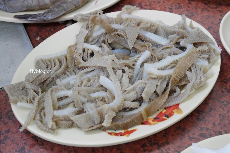 吉生沙茶火鍋｜冬天限定，用臉盆吃吉生沙茶火鍋，炭火煮吃的是古早味 @飛天璇的口袋