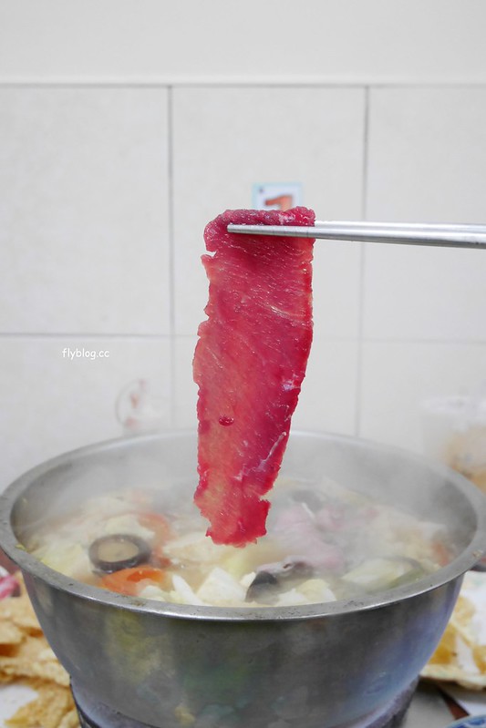 吉生沙茶火鍋｜冬天限定，用臉盆吃吉生沙茶火鍋，炭火煮吃的是古早味 @飛天璇的口袋