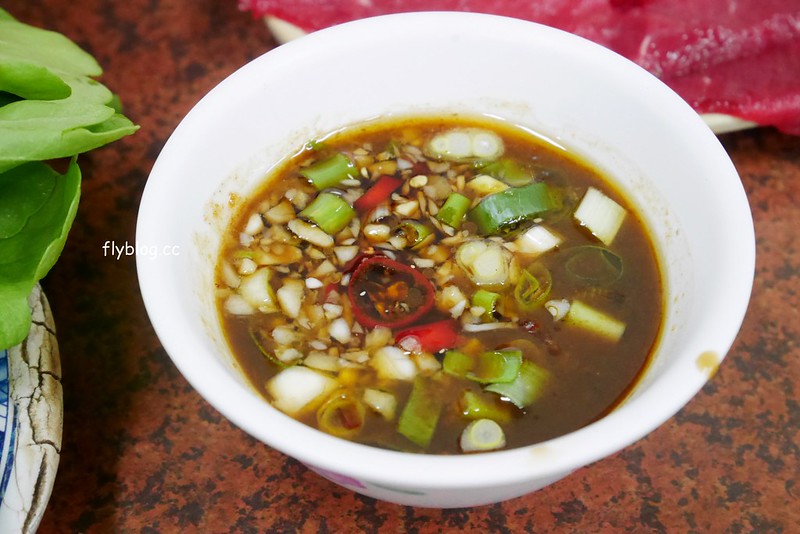 吉生沙茶火鍋｜冬天限定，用臉盆吃吉生沙茶火鍋，炭火煮吃的是古早味 @飛天璇的口袋