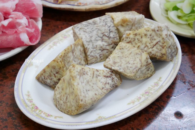 吉生沙茶火鍋｜冬天限定，用臉盆吃吉生沙茶火鍋，炭火煮吃的是古早味 @飛天璇的口袋