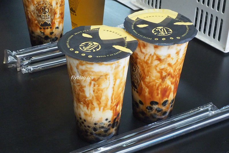 老虎堂黑糖專賣┃台中西屯：排到望穿秋水的超人氣黑糖珍奶，逢甲店排隊人潮比較少 @飛天璇的口袋