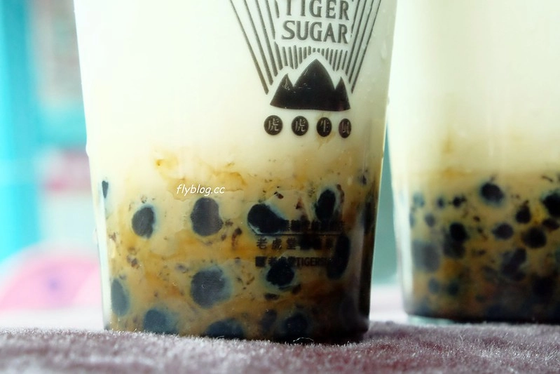 老虎堂黑糖專賣┃台中西屯：排到望穿秋水的超人氣黑糖珍奶，逢甲店排隊人潮比較少 @飛天璇的口袋