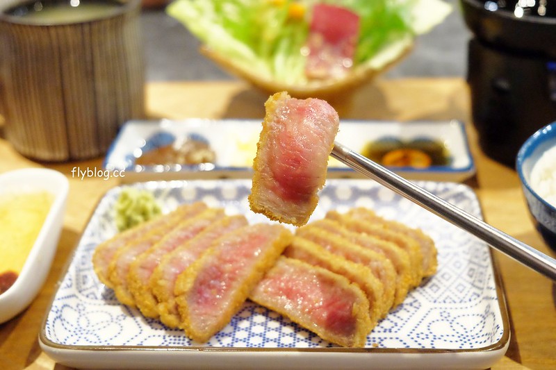 乍牛．王品炸牛排專賣┃台中西屯：牛排也可以用炸的，自已DIY調整熟度，還有台中店每次限定A5和牛，新光三越百貨10樓美食 @飛天璇的口袋