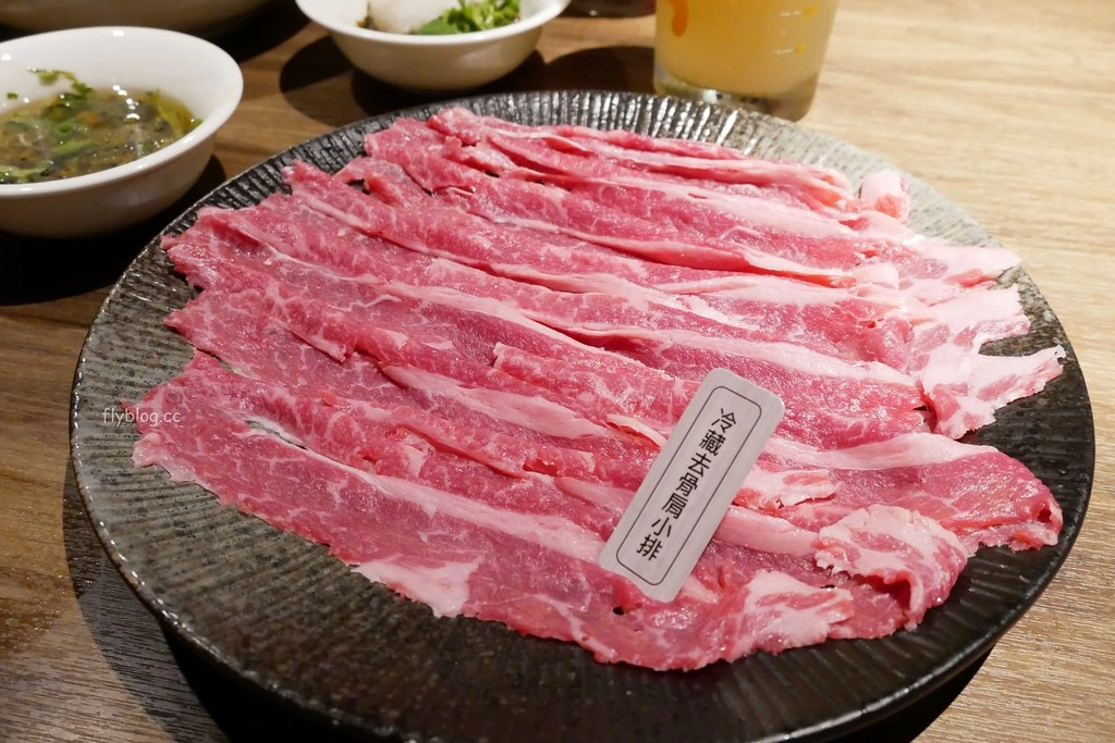 台中南屯｜老常在麻辣火鍋．輕井澤集團麻辣火鍋，鍋底吃不完還可以打包 @飛天璇的口袋