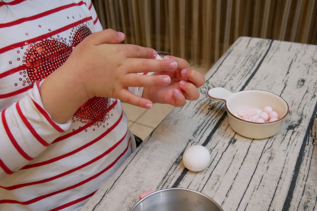 可愛的小豬湯圓DIY做法｜冬至、元宵節就該全家一起吃湯圓，「小豬湯圓食譜」享受親子樂趣 @飛天璇的口袋