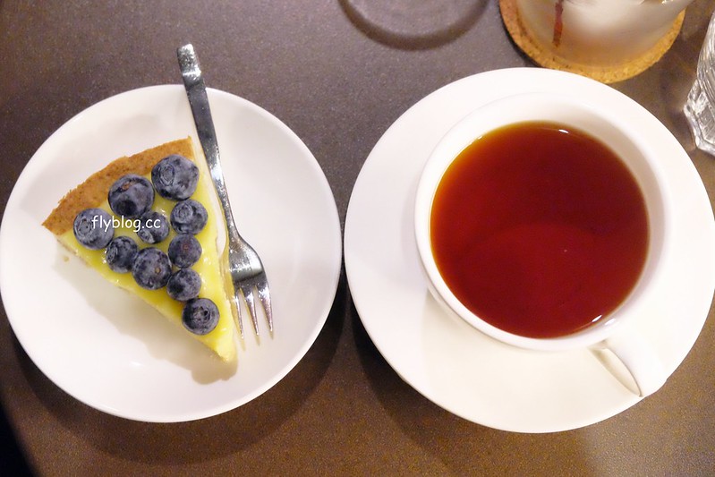 嘉義西區｜聖塔咖啡：在地人推薦必訪的聖塔咖啡，自製手工檸檬塔也好吃，蛋捲也是團購夯物 @飛天璇的口袋