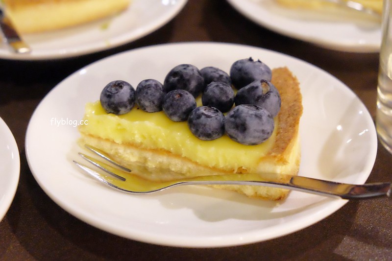 嘉義西區｜聖塔咖啡：在地人推薦必訪的聖塔咖啡，自製手工檸檬塔也好吃，蛋捲也是團購夯物 @飛天璇的口袋