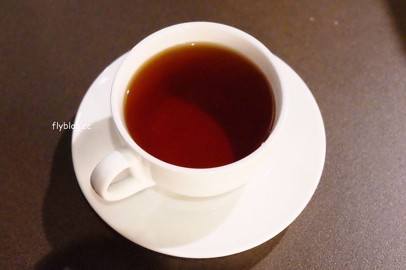 嘉義西區｜聖塔咖啡：在地人推薦必訪的聖塔咖啡，自製手工檸檬塔也好吃，蛋捲也是團購夯物 @飛天璇的口袋