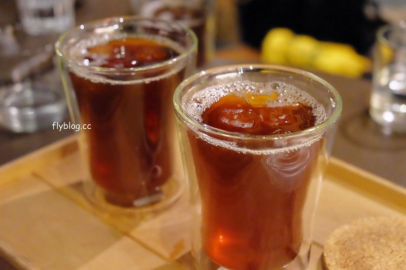 嘉義西區｜聖塔咖啡：在地人推薦必訪的聖塔咖啡，自製手工檸檬塔也好吃，蛋捲也是團購夯物 @飛天璇的口袋