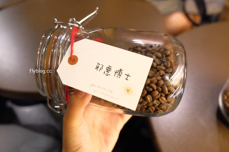 嘉義西區｜聖塔咖啡：在地人推薦必訪的聖塔咖啡，自製手工檸檬塔也好吃，蛋捲也是團購夯物 @飛天璇的口袋