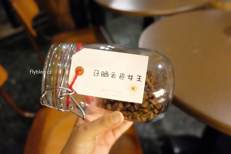 嘉義西區｜聖塔咖啡：在地人推薦必訪的聖塔咖啡，自製手工檸檬塔也好吃，蛋捲也是團購夯物 @飛天璇的口袋