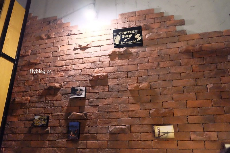 嘉義西區｜聖塔咖啡：在地人推薦必訪的聖塔咖啡，自製手工檸檬塔也好吃，蛋捲也是團購夯物 @飛天璇的口袋