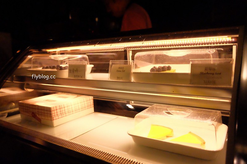 嘉義西區｜聖塔咖啡：在地人推薦必訪的聖塔咖啡，自製手工檸檬塔也好吃，蛋捲也是團購夯物 @飛天璇的口袋