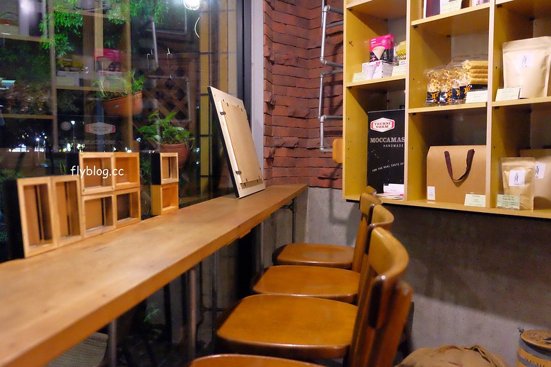 嘉義西區｜聖塔咖啡：在地人推薦必訪的聖塔咖啡，自製手工檸檬塔也好吃，蛋捲也是團購夯物 @飛天璇的口袋