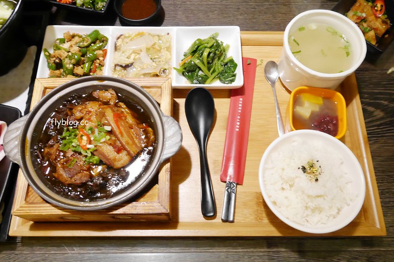 茶香水舍人文茶館．黎明店┃台中南屯：24小時營業的茶藝館，按摩完之後再享用湯品，2/28之前消費打卡火鍋半價 @飛天璇的口袋