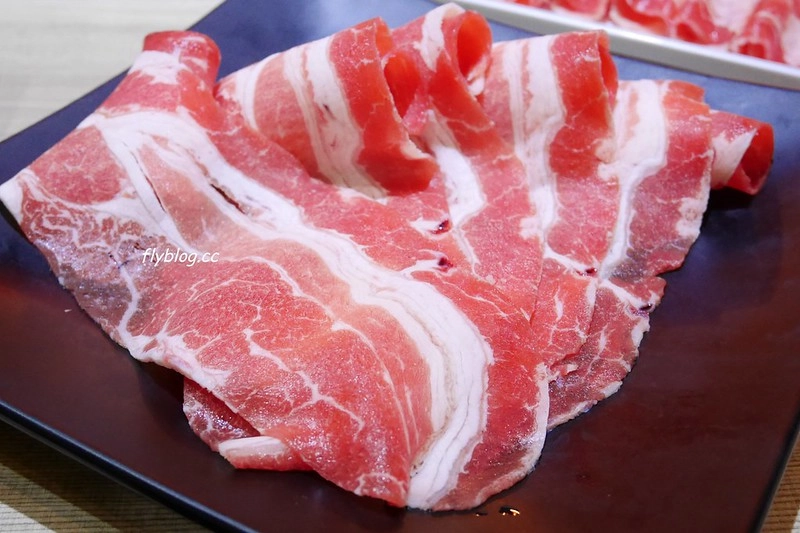 台中西屯｜滿堂紅頂級麻辣鴛鴦鍋｜599元以上麻辣火鍋吃到飽，牛小排、哈根達斯和可口可樂無限取用 @飛天璇的口袋