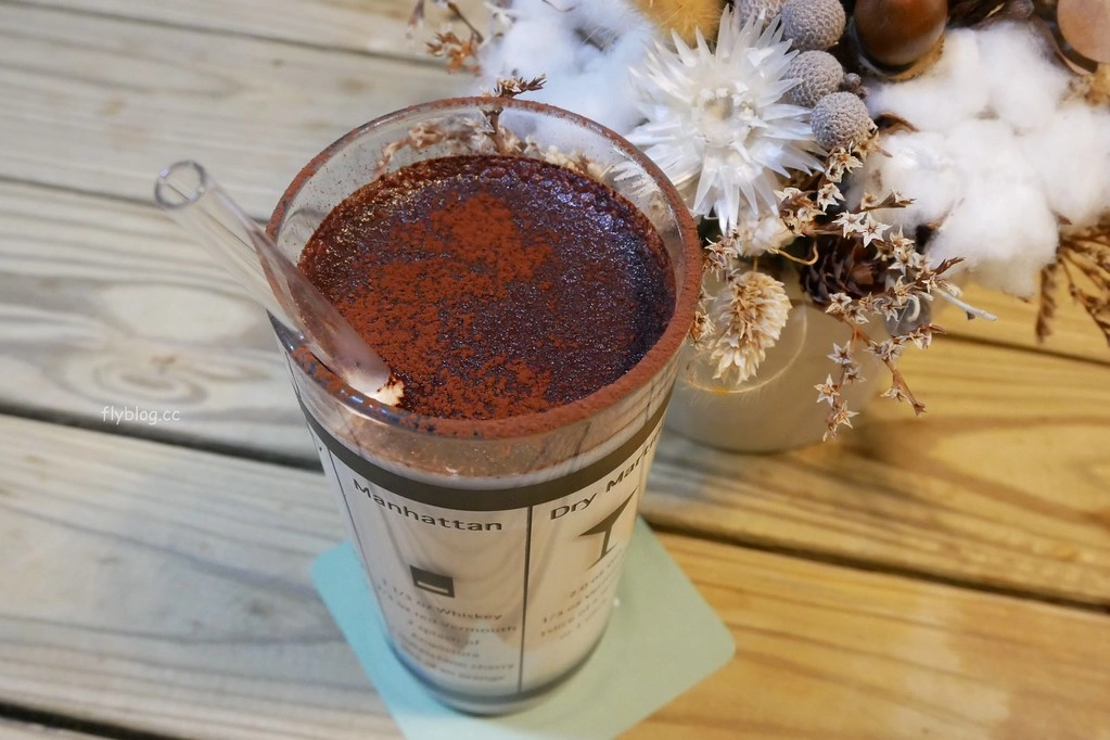 【台中南屯】Mapper Cafe 脈搏咖啡：文青風韓系咖啡館，通往小徑出現夢幻調酒吧 @飛天璇的口袋