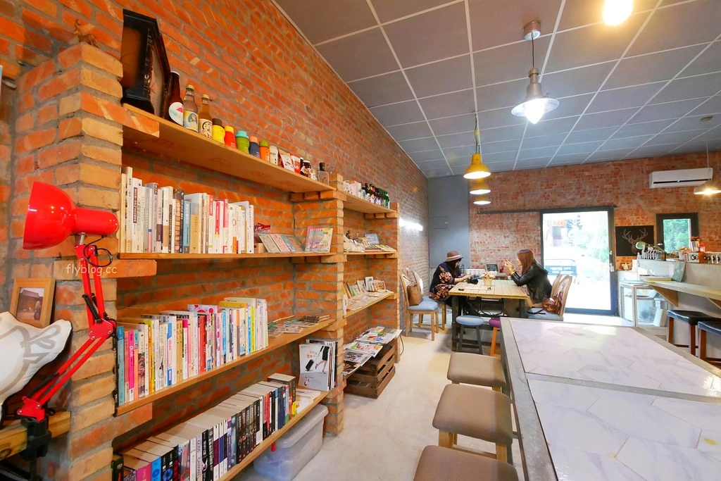 【台中南屯】Mapper Cafe 脈搏咖啡：文青風韓系咖啡館，通往小徑出現夢幻調酒吧 @飛天璇的口袋