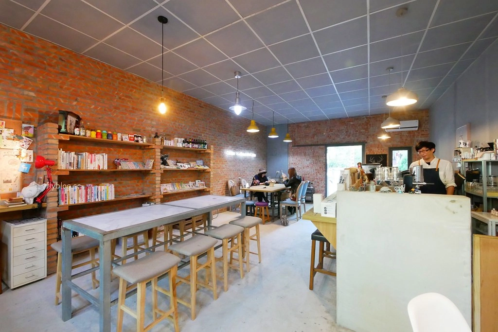 【台中南屯】Mapper Cafe 脈搏咖啡：文青風韓系咖啡館，通往小徑出現夢幻調酒吧 @飛天璇的口袋