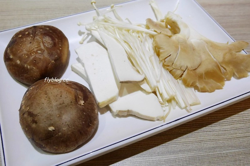 台中西屯｜滿堂紅頂級麻辣鴛鴦鍋｜599元以上麻辣火鍋吃到飽，牛小排、哈根達斯和可口可樂無限取用 @飛天璇的口袋