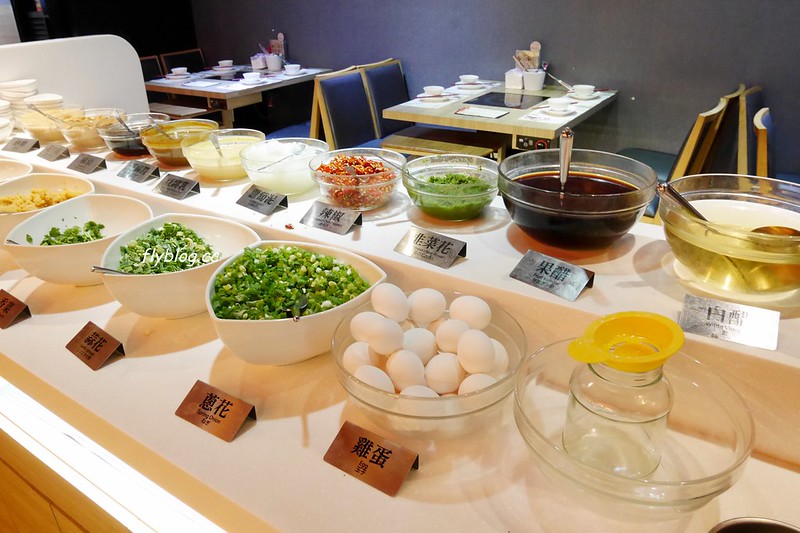 台中西屯｜滿堂紅頂級麻辣鴛鴦鍋｜599元以上麻辣火鍋吃到飽，牛小排、哈根達斯和可口可樂無限取用 @飛天璇的口袋